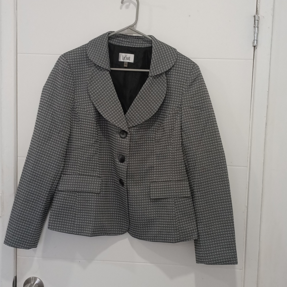 2pc leuite set, blazer and skirt black, grey and white dot pattern.